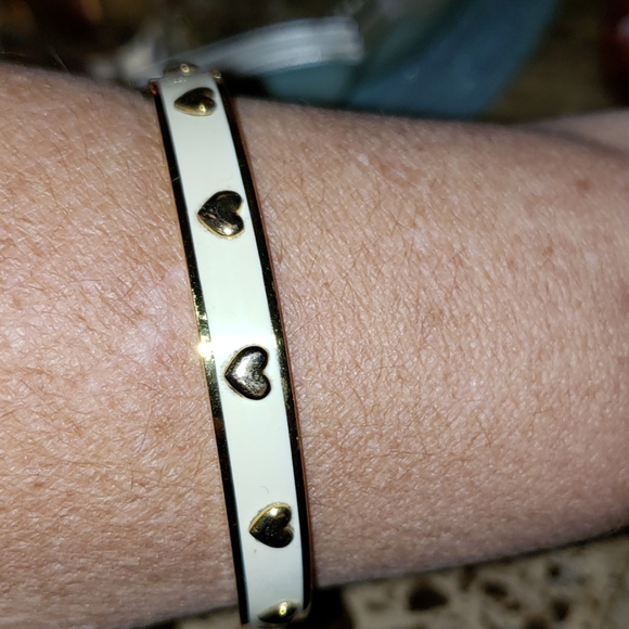 New Coach Enameled Heart Bangke Bracelet - Picture 7 of 14